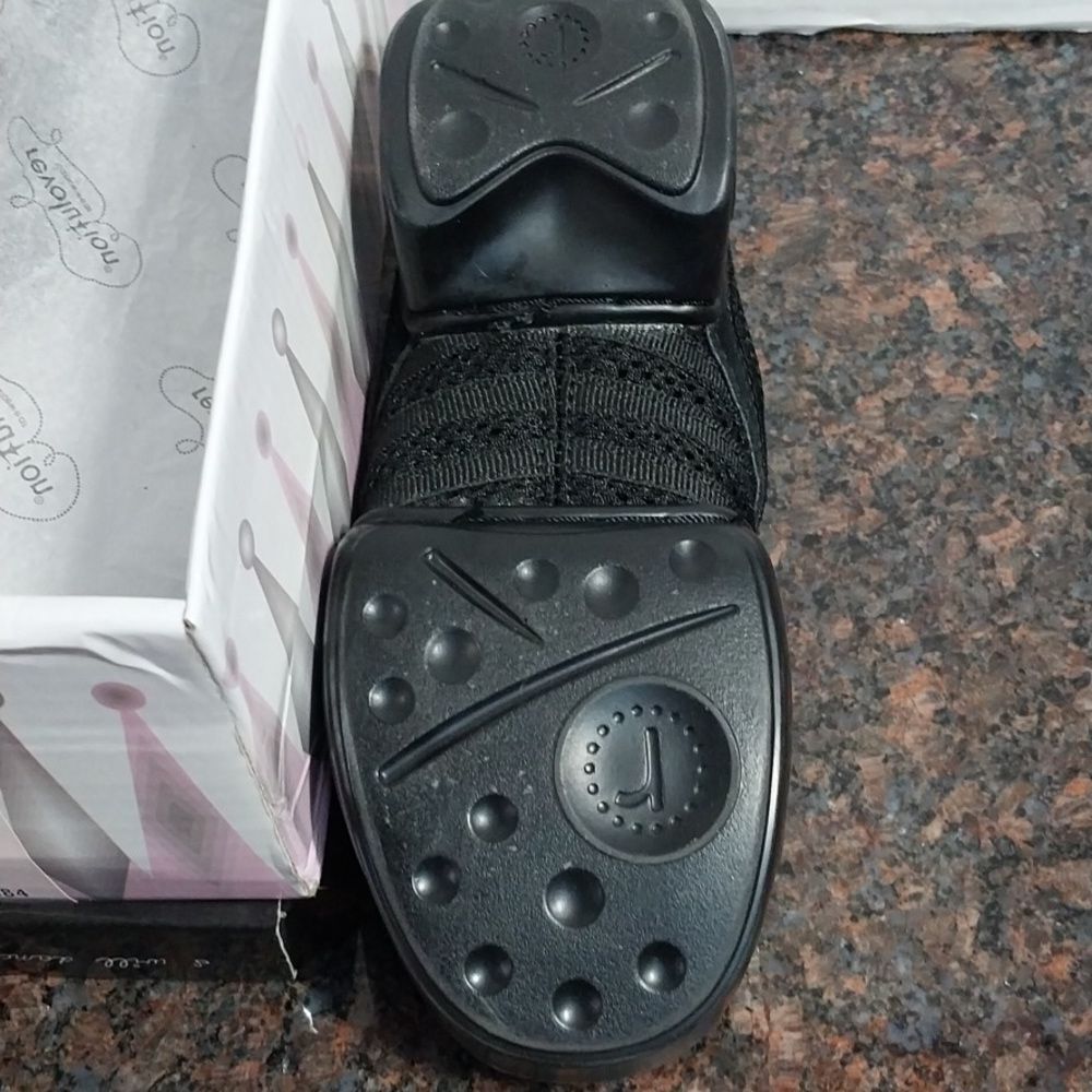 Revolution Arch Dance Sneakers...NEW IN BOX...Size 2 - Picture 5 of 8